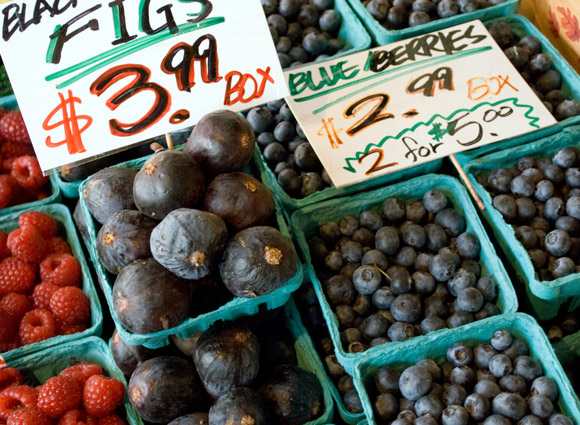 Blueberry Primer: Blueberries, Figs, and Raspberries at Pike Place Market