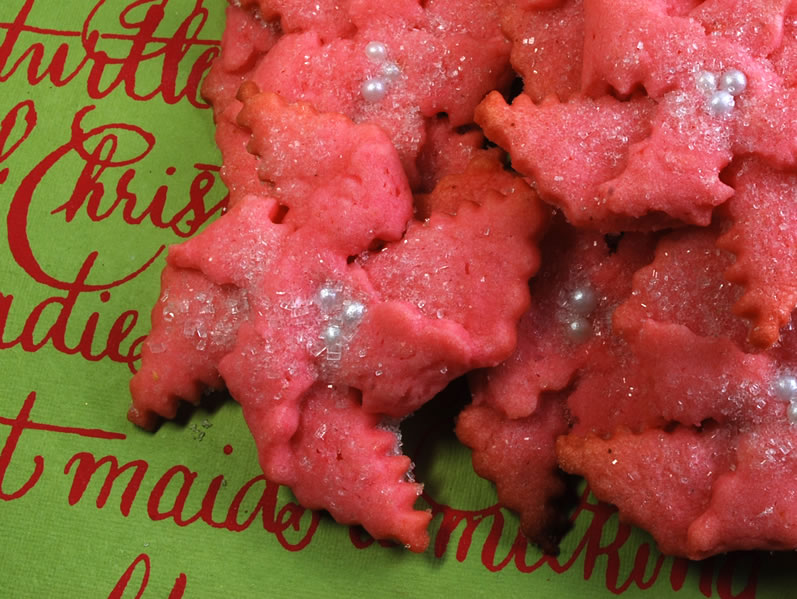 Almond Butter Poinsettia Cookies | LunaCafe