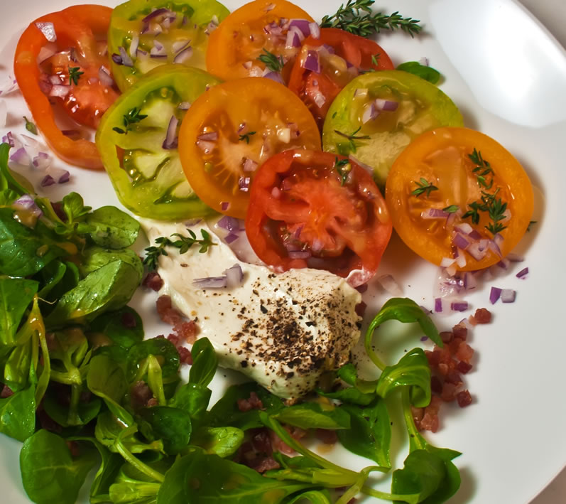  Heirloom Tomato, Sweet Onion & Mâche Salad with Blue Cheese Crema