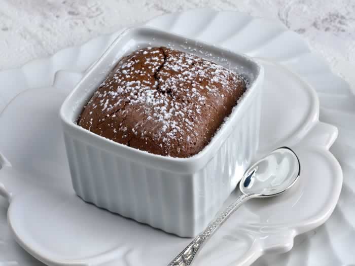 Warm-Spiced Molten Chocolate Cake | LunaCafe