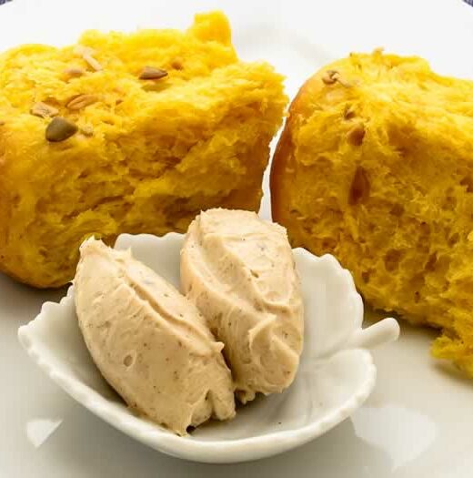 Savory Pumpkin Honey Dinner Rolls with Maple Pumpkin Spice Butter | LunaCafe