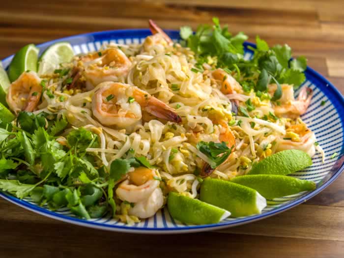 Phat Thai (Stir-Fried Rice Noodles with Tamarind Sauce, Peanuts & Lime) | LunaCafe