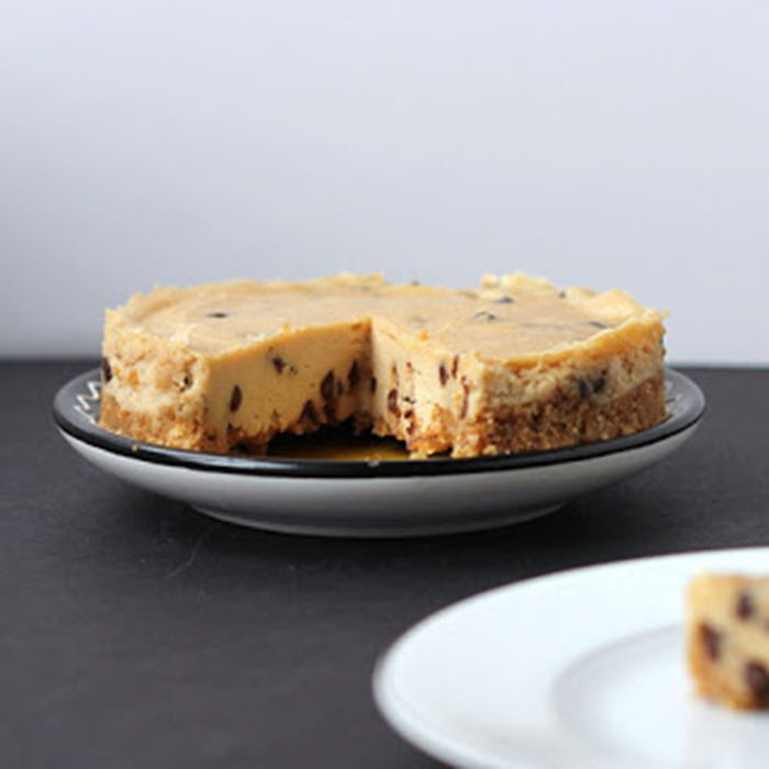 Peanut Butter and Chocolate Chip Mini Cheesecakes | Cookistry